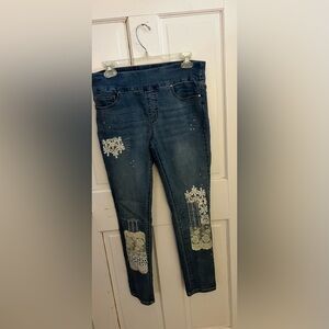Skinny jeans with lace patchwork